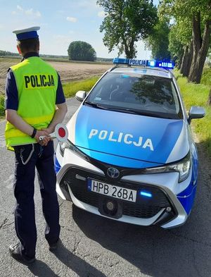 na zdjęciu policjant z Ogniwa Ruchu Drogowego