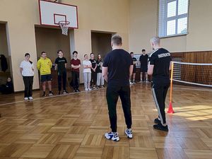 Pierwszy na szczeblu powiatowym test sprawności fizycznej do służby w Policji dla klas mundurowych