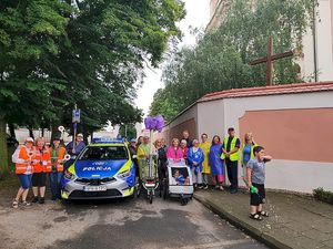 Dzielnicowy zadbał o bezpieczeństwo pielgrzymów 43. Pieszej Pielgrzymki Diecezji Zielonogórsko- Gorzowskiej na Jasną Górę