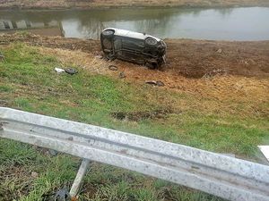 Zdjęcia ze zdarzenia drogowego. Pojazd uczestniczył w zdarzeniu drogowym.