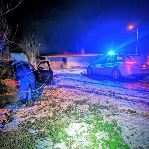 Pościg za Audi zakończony w rowie – kierowca odpowie za dwa przestępstwa!