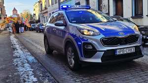 Bezpieczny przemarsz Orszaku Trzech Króli w Górze