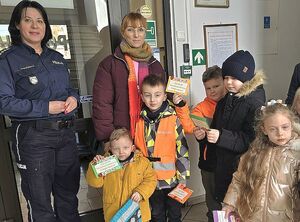 Przedszkolaki z „serdeczną misją” w górowskiej Komendzie Policji. Mały gest, wielkie znaczenie!