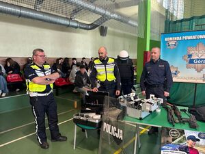 Policjanci podczas targów pracy