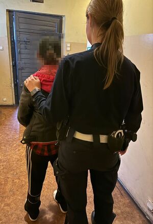 Uderzyła w ogrodzenie i uciekła. Policjanci bardzo szybko ustalili sprawcę. Kobieta była pod wpływem narkotyków!