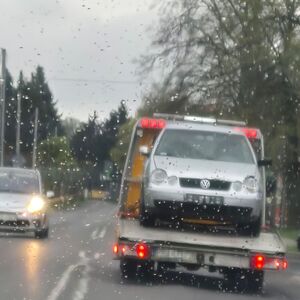Auto na lawecie