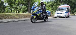 Zabezpieczenie przejazdu Parady Motocykli- funkcjonariusze na oznakowanych motocyklach