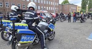Zabezpieczenie przejazdu Parady Motocykli- funkcjonariusze na oznakowanych motocyklach