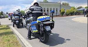Zabezpieczenie przejazdu Parady Motocykli- funkcjonariusze na oznakowanych motocyklach