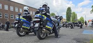 Zabezpieczenie przejazdu Parady Motocykli- funkcjonariusze na oznakowanych motocyklach