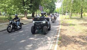 Zabezpieczenie przejazdu Parady Motocykli- funkcjonariusze na oznakowanych motocyklach