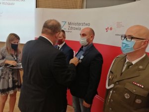 asp. Michał Łynko w trakcie wręczania odznaczeń